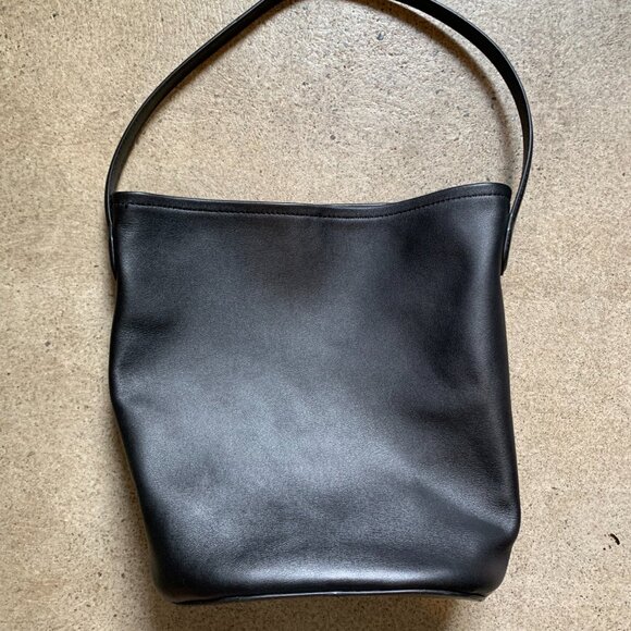 J.Crew Berkeley bucket bag in black leather - Picture 3 of 8